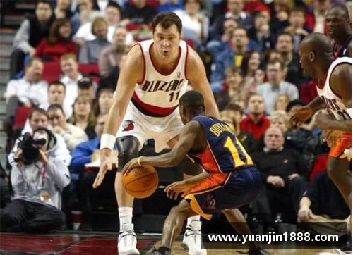 与NBA球员留下珍贵瞬间：拍摄合影成为焦点