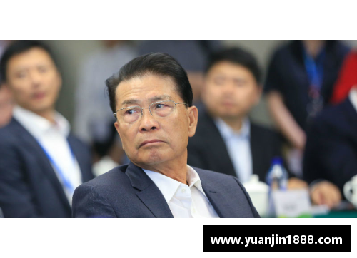 飒爽挥杆!美的创始人何享健亮相大良高尔夫球协会夏季会员活动，尽显风采
